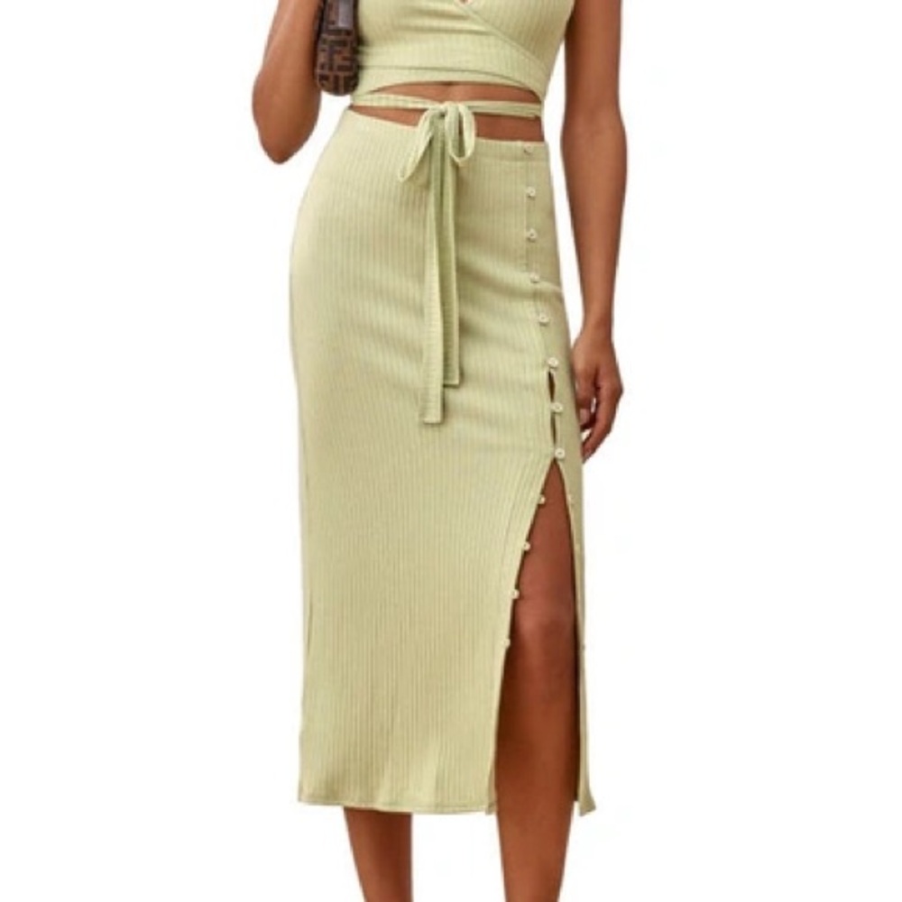 Elegant Green Button-Down Skirt